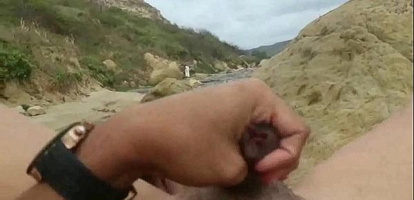  Ecuatoriano me chupa el culo en la playa
